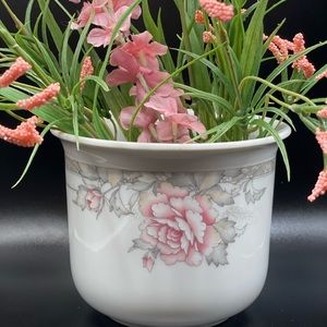 White Porcelain, Plant Holder, Peony Pattern, 1990, F.T.D.A, Floral Detail,